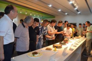 新乡餐饮协会莅临洛阳荣耀体育_荣耀体育（中国）参观考察