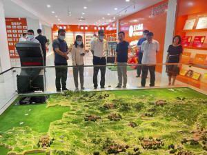 洛阳市市委常委、宣传部长王飞莅临洛阳荣耀体育_荣耀体育（中国）调研